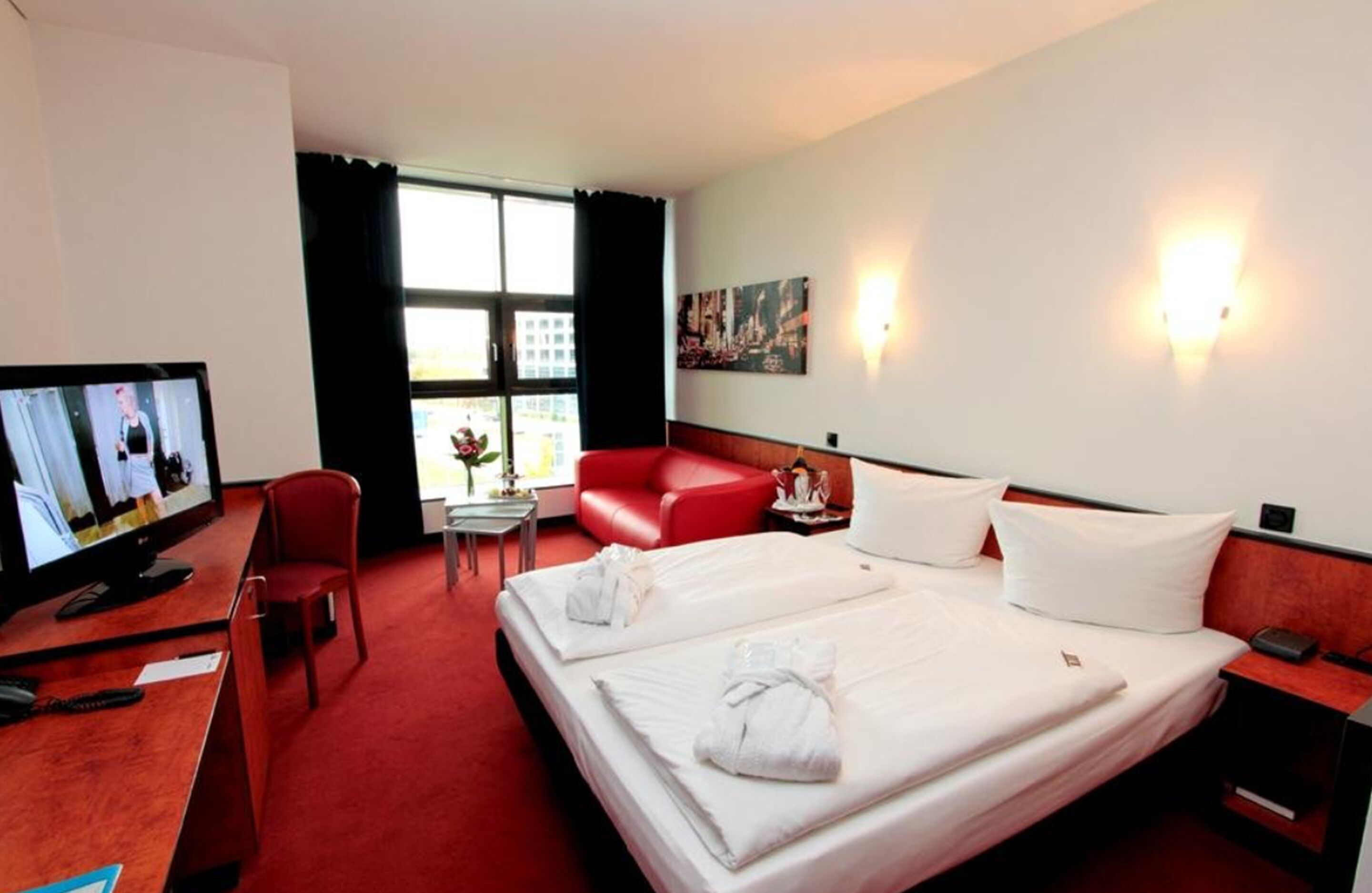 junior room | minibar, in-room safe, soundproofing, iron/ironing board