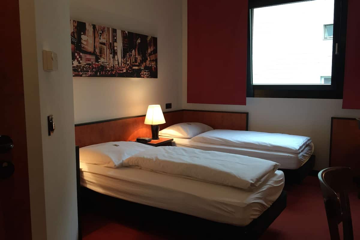 minibar, in-room safe, soundproofing, iron/ironing board