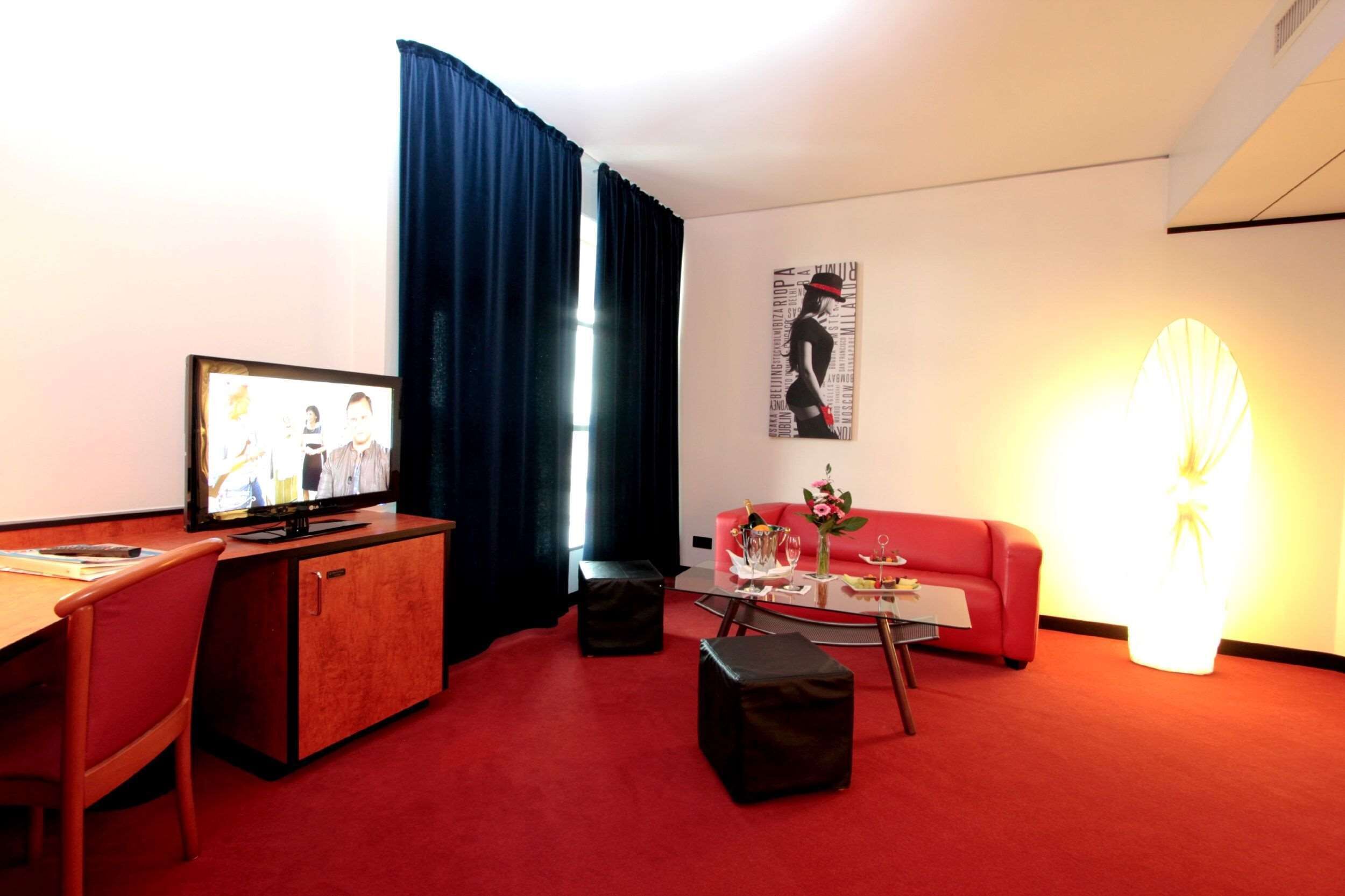 minibar, in-room safe, soundproofing, iron/ironing board