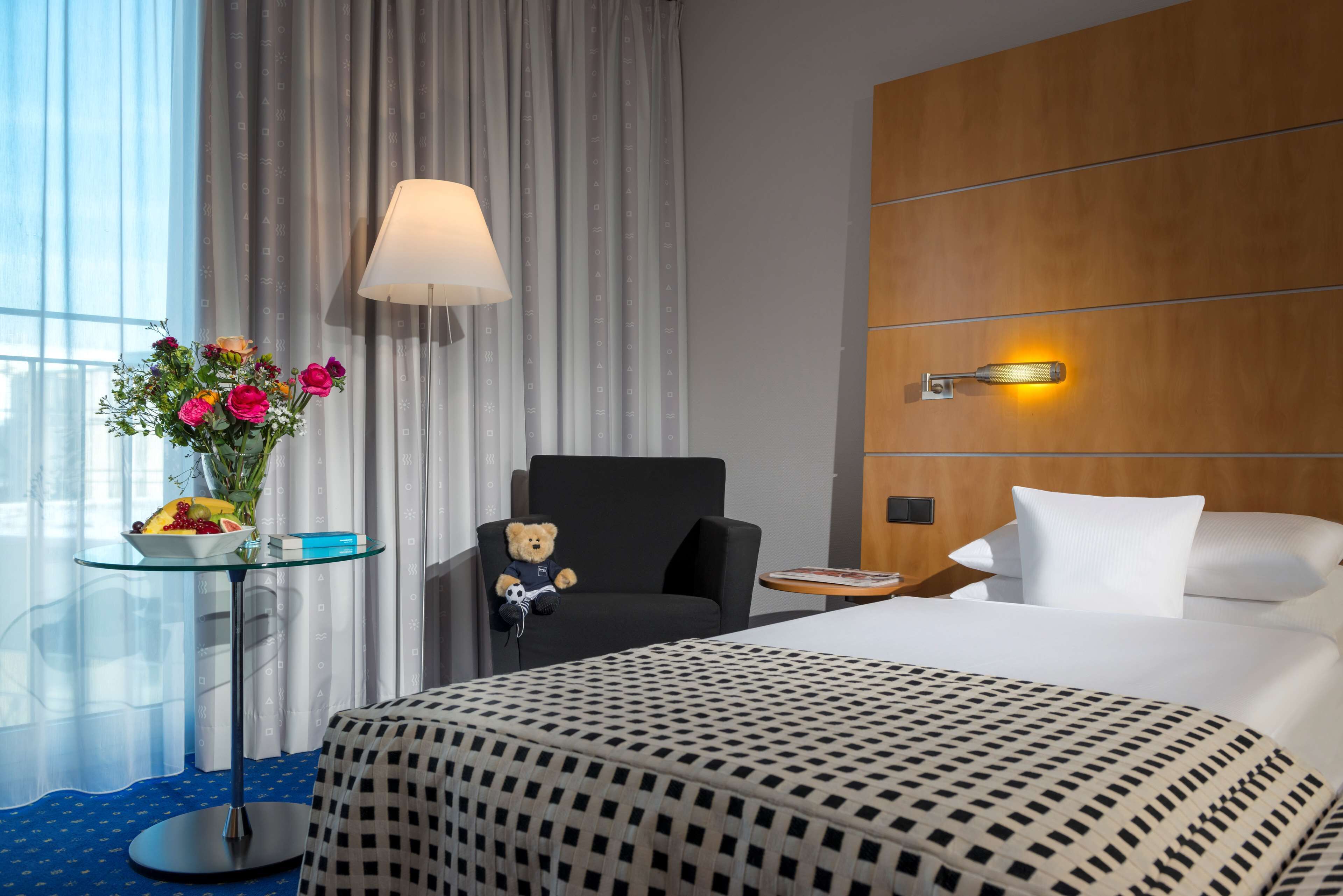 hypo-allergenic bedding, in-room safe, desk, blackout curtains