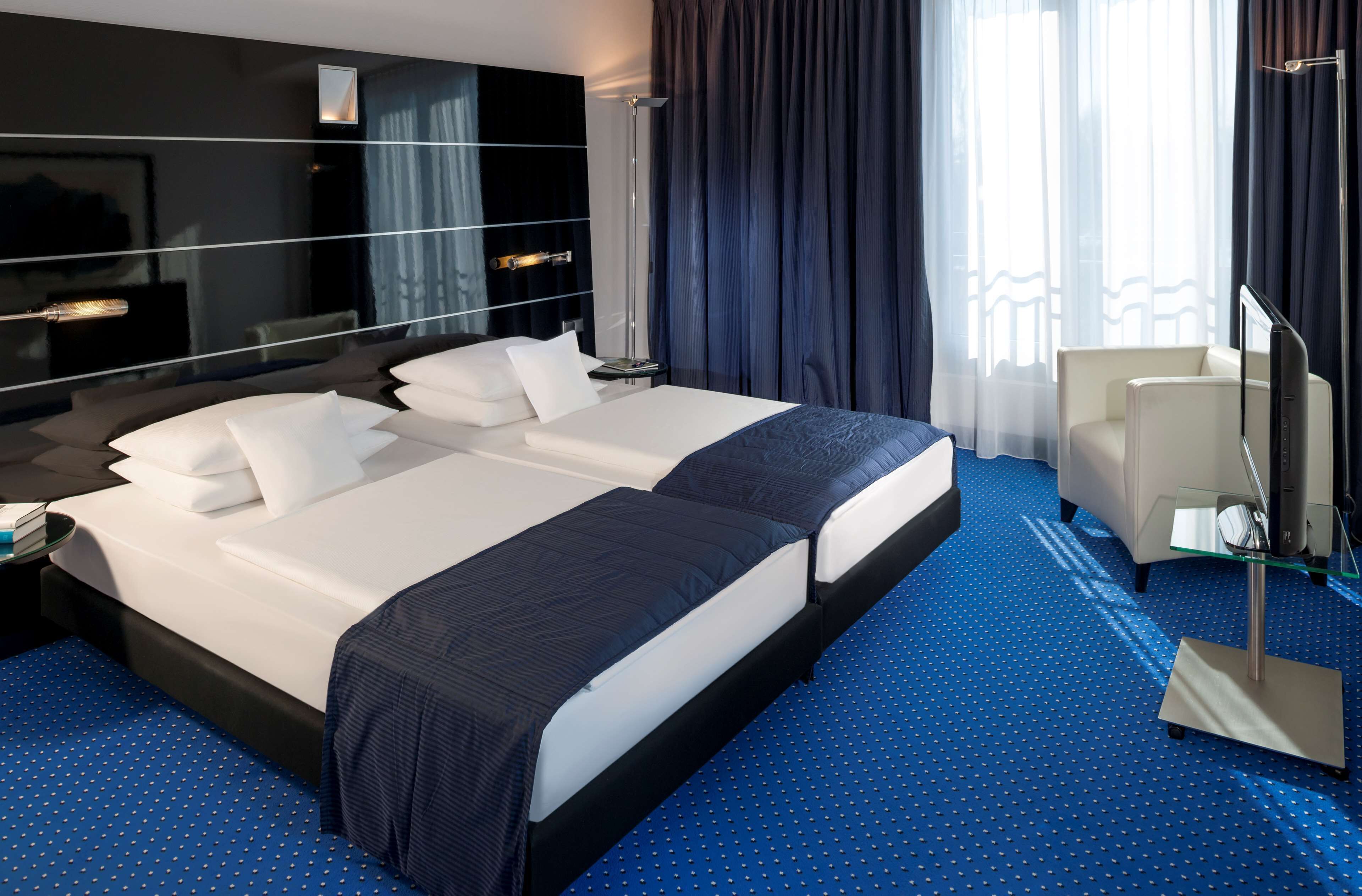 hypo-allergenic bedding, in-room safe, desk, blackout curtains