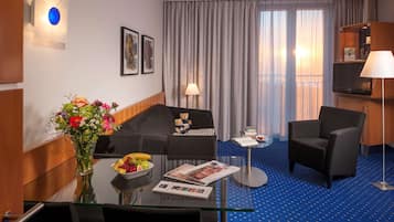 Studio | Allergikerbettwaren, Zimmersafe, Schreibtisch, Verdunkelungsvorhänge