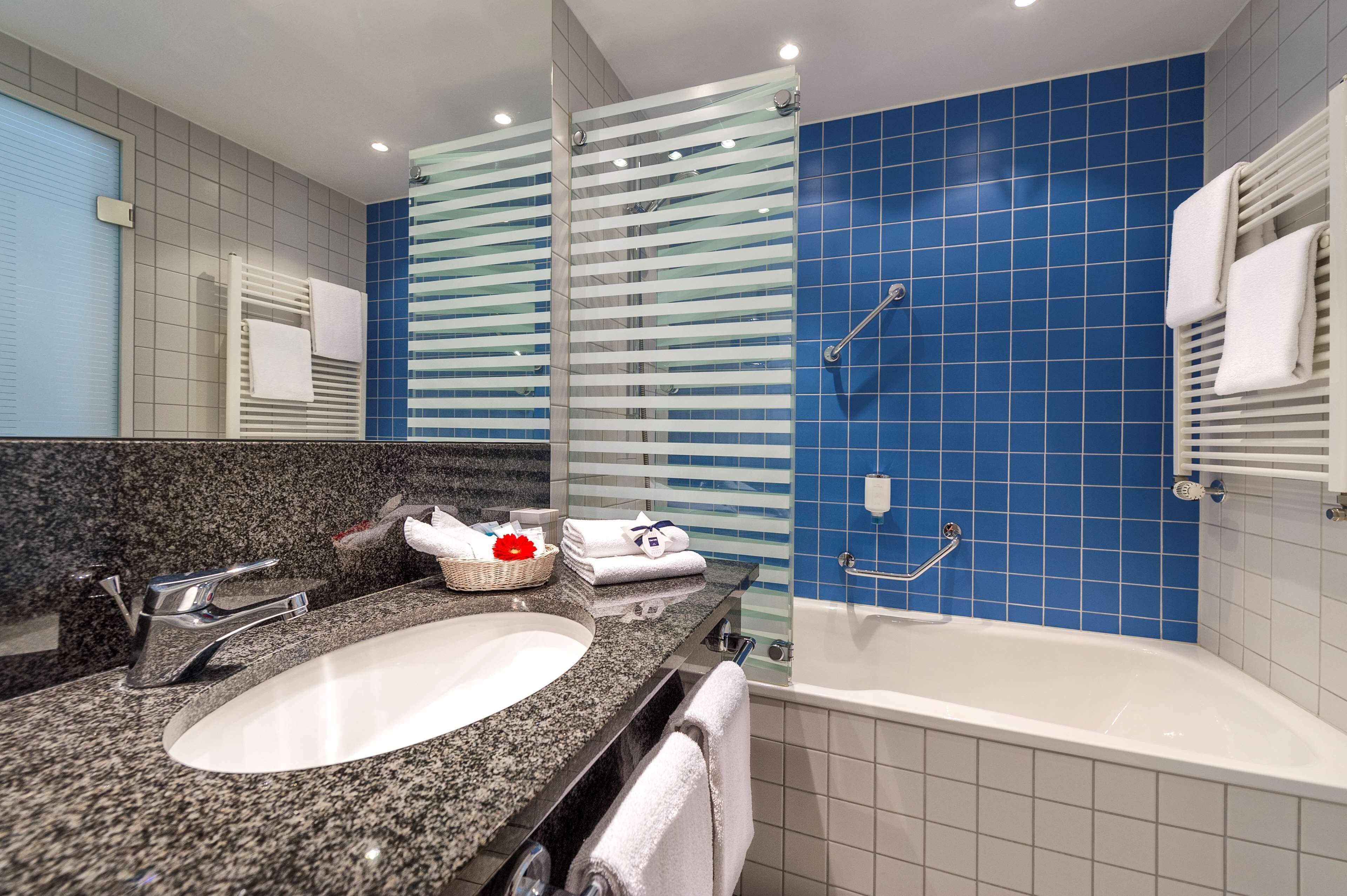 combined shower/bathtub, deep-soaking bathtub, free toiletries