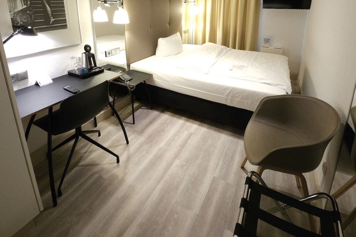 Basic Room (New Style) | Premium bedding, free minibar items, in-room safe, desk
