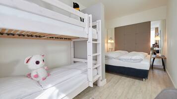 1 bedroom, premium bedding, free minibar items, in-room safe