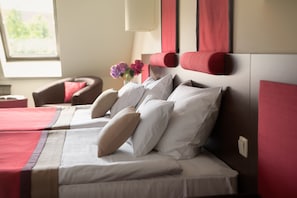 Standard Double or Twin Room | In-room safe, soundproofing, free WiFi, bed sheets