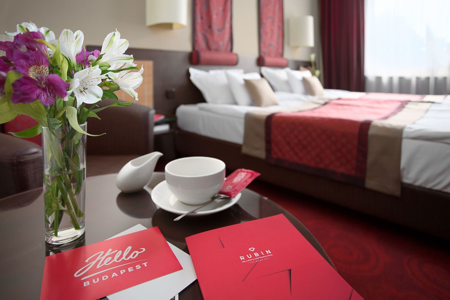 In-room safe, soundproofing, free WiFi, bed sheets