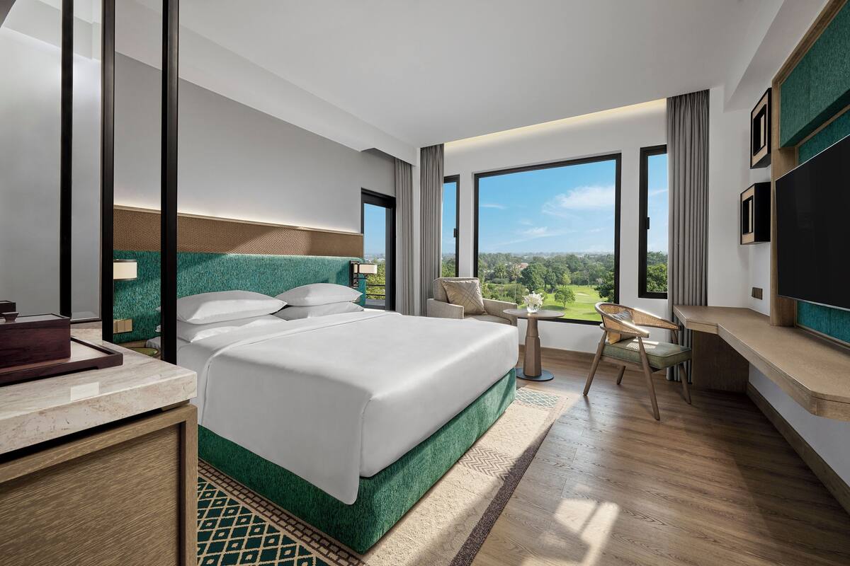 minibar, in-room safe, desk, laptop workspace