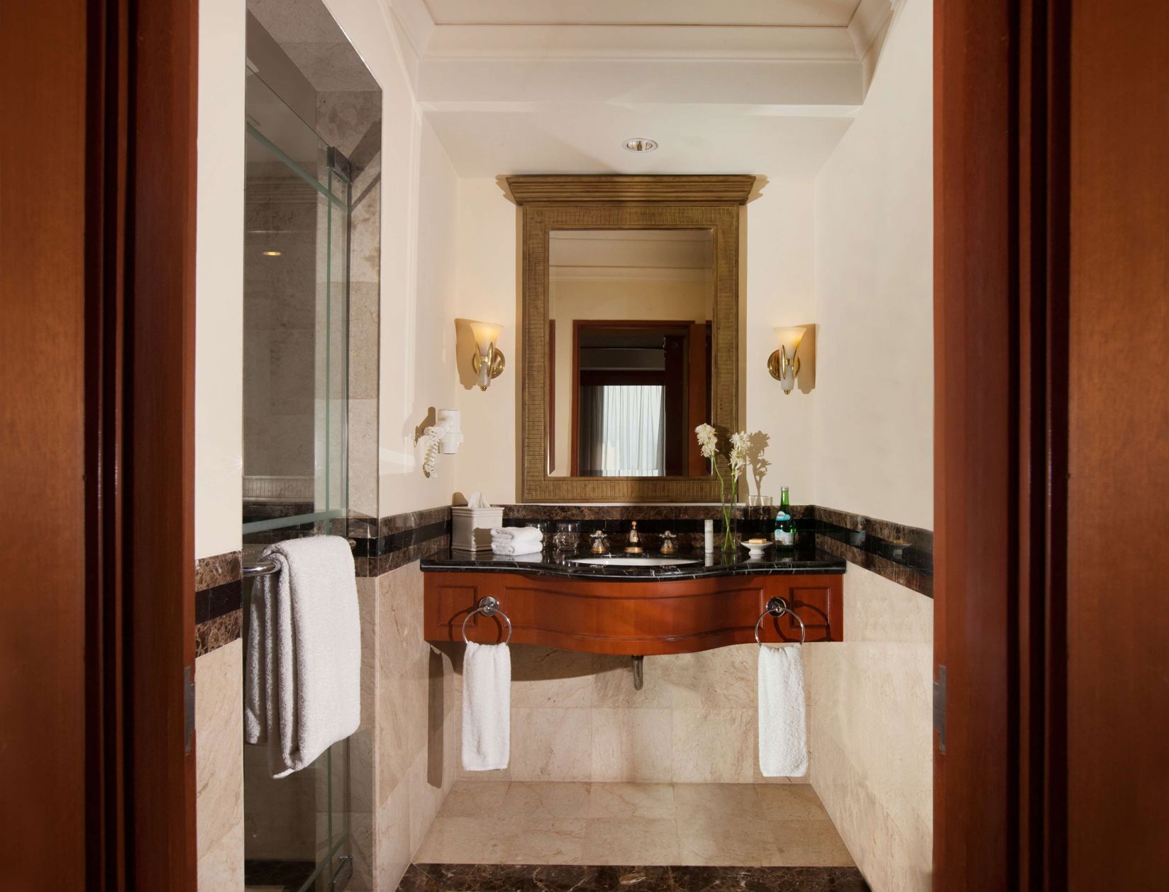 Bathroom | Combined shower/bathtub, free toiletries, hair dryer, bathrobes