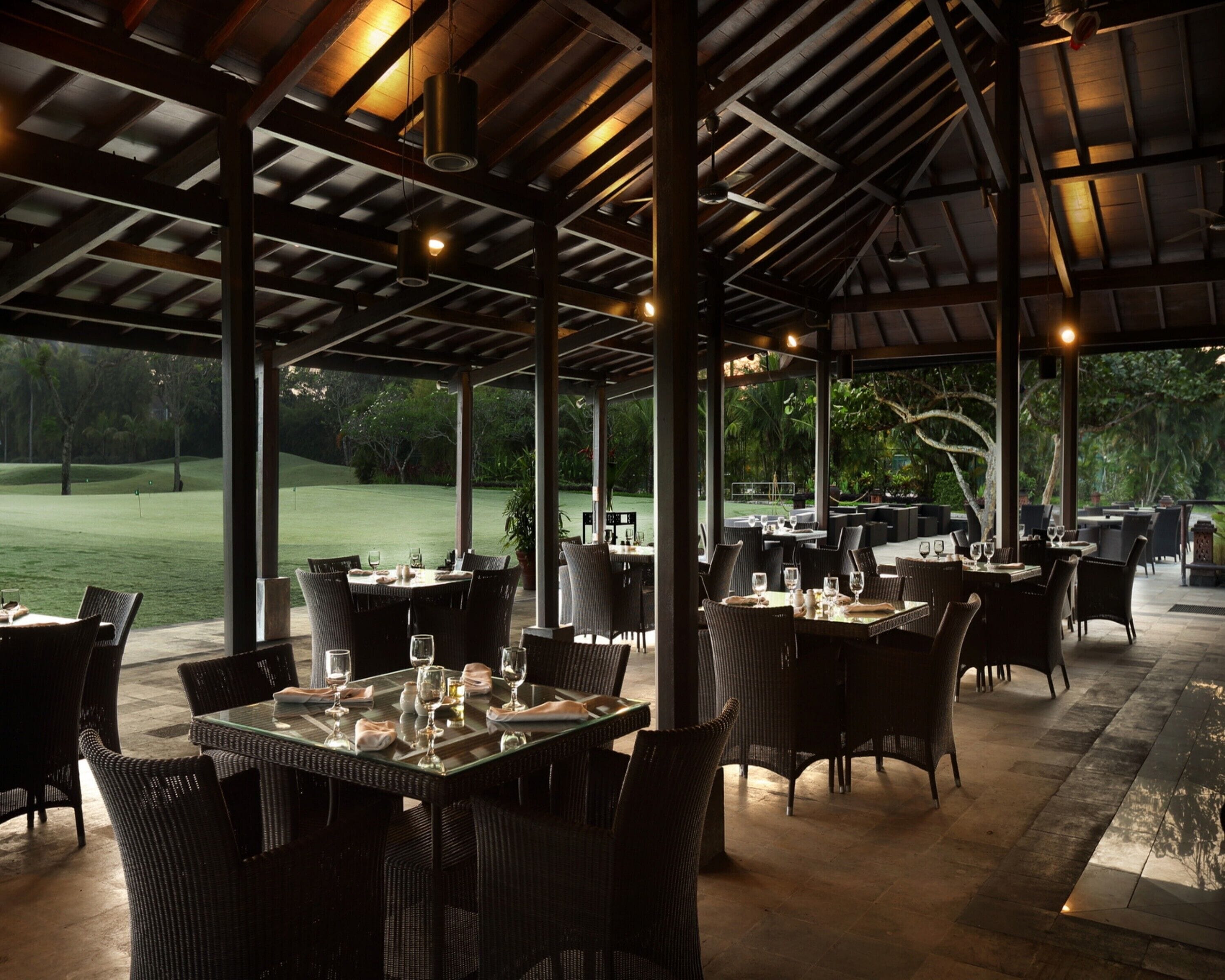 3 restaurants; breakfast, lunch, and dinner served