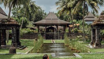 3 restaurants servant le petit déjeuner, spécialités Cuisine asiatique