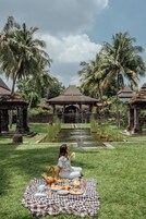 3 restaurants, breakfast, lunch, dinner served; Asian cuisine