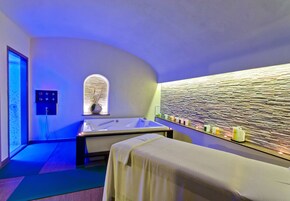 Couples treatment rooms, hot tub, hot springs, Turkish bath