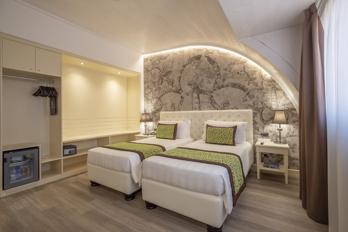 deluxe twin room | 1 bedroom, hypo-allergenic bedding, down duvets, pillow-top beds