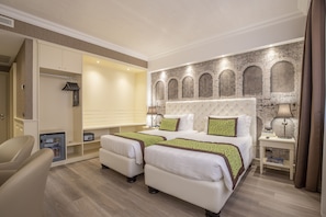 Hypo-allergenic bedding, down comforters, pillowtop beds, minibar - Hotel Giberti & SPA (Verona)