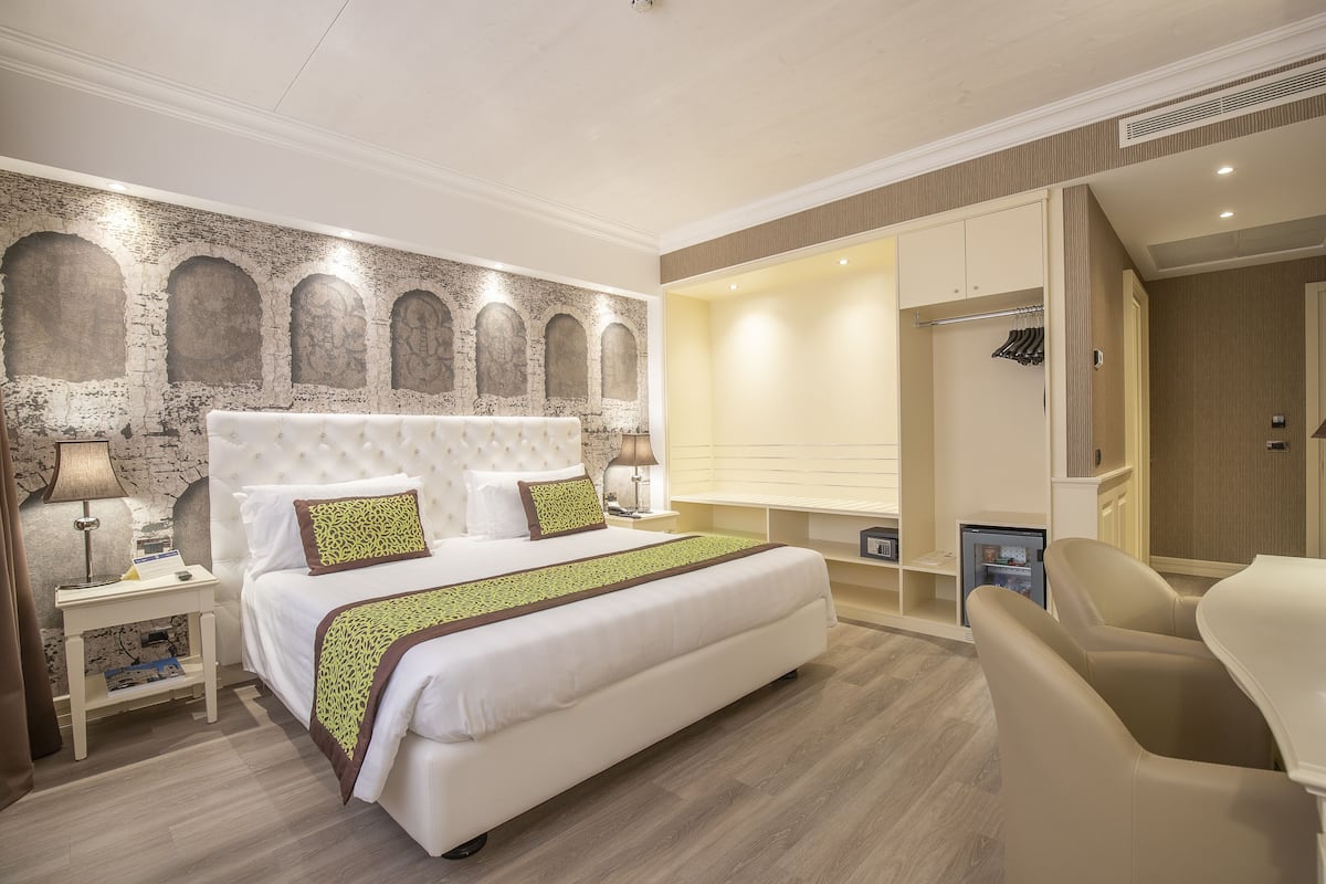 deluxe double room | 1 bedroom, hypo-allergenic bedding, down duvets, pillow-top beds