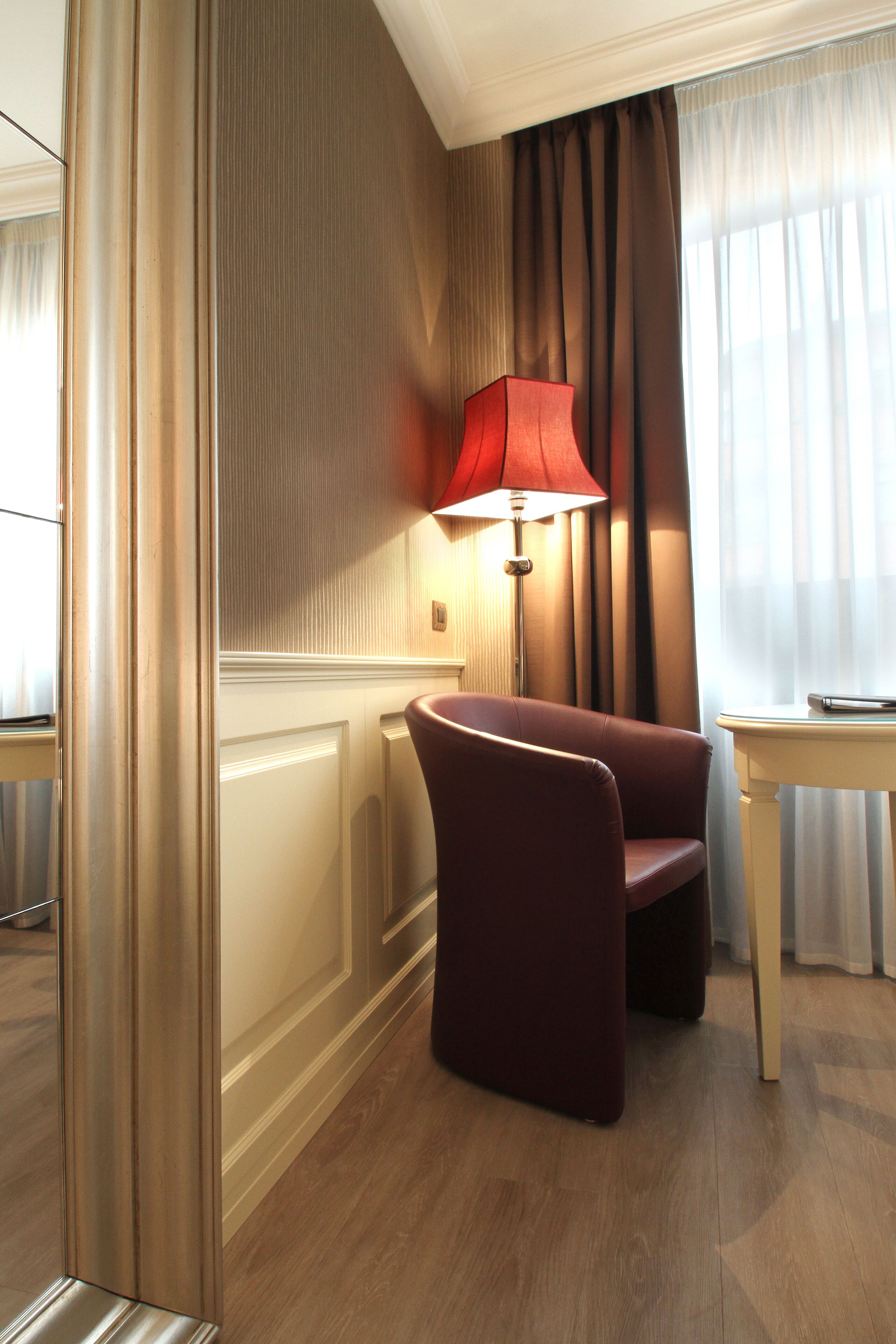 family room | 1 bedroom, hypo-allergenic bedding, down duvets, pillow-top beds