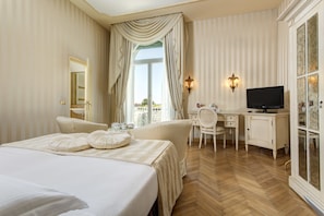 Superior-Doppel- oder -Zweibettzimmer