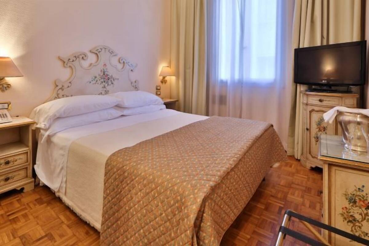 Minibar, in-room safe, free WiFi, individually decorated