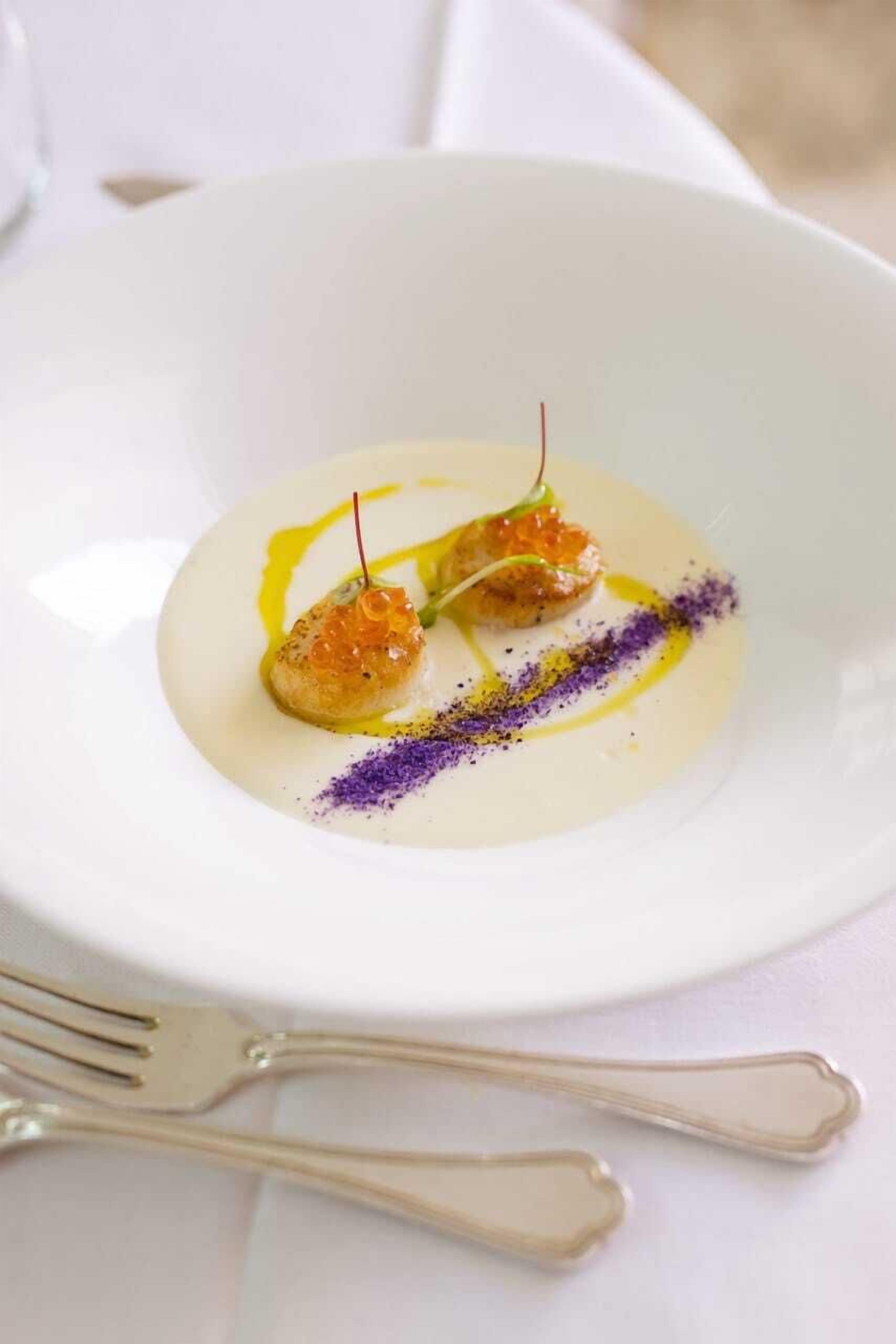 4 restaurants, breakfast served