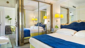 1 camera, minibar, una cassaforte in camera, una scrivania