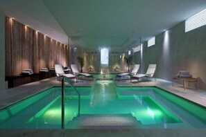 Seasonal outdoor pool, pool umbrellas, sun loungers