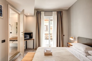 Superior-Doppel- oder -Zweibettzimmer, Balkon | Hochwertige Bettwaren, Zimmersafe, Schreibtisch, Verdunkelungsvorhänge