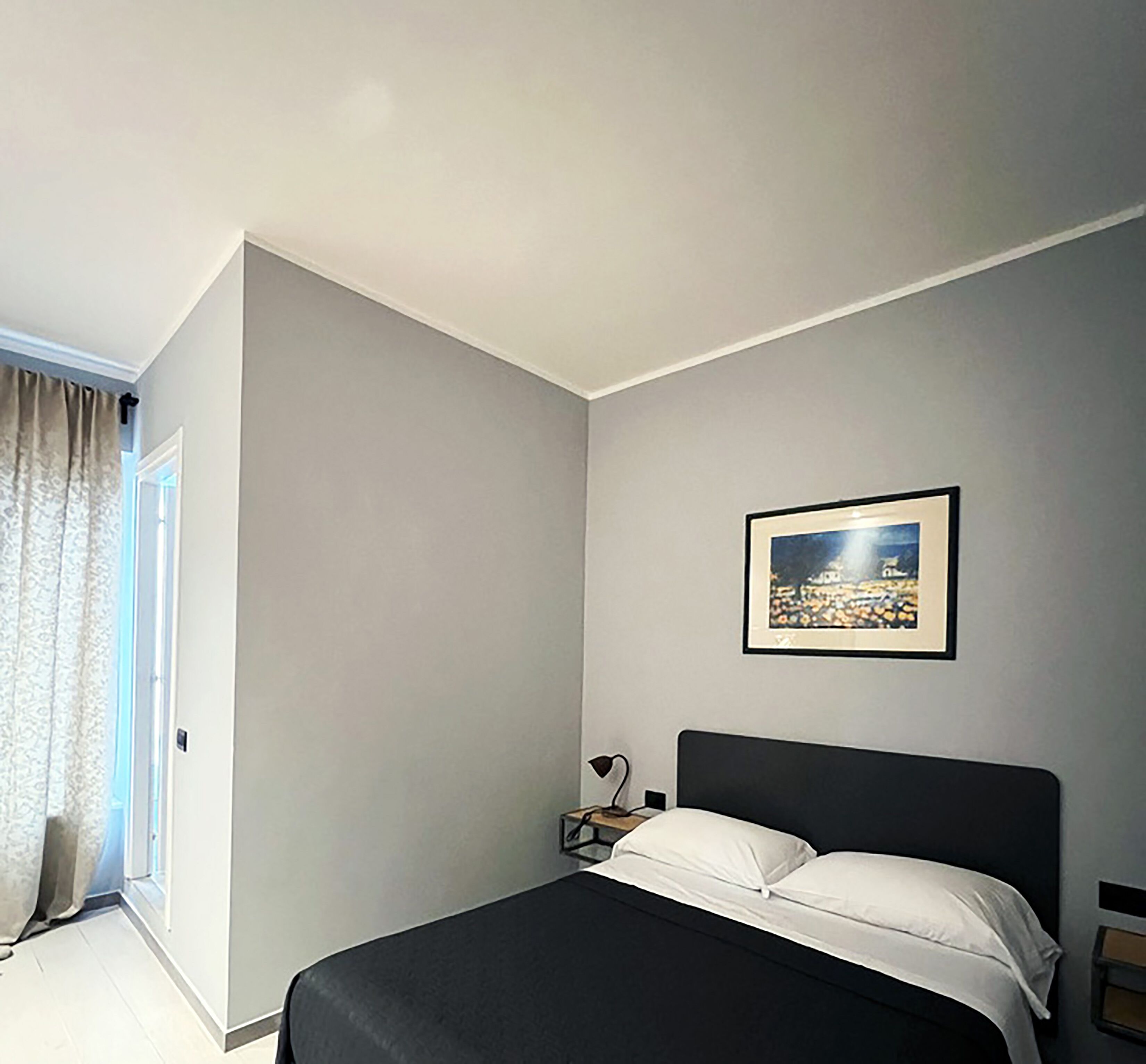 Premium bedding, in-room safe, desk, blackout drapes