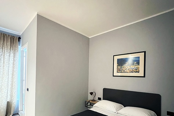 Premium bedding, in-room safe, desk, blackout drapes