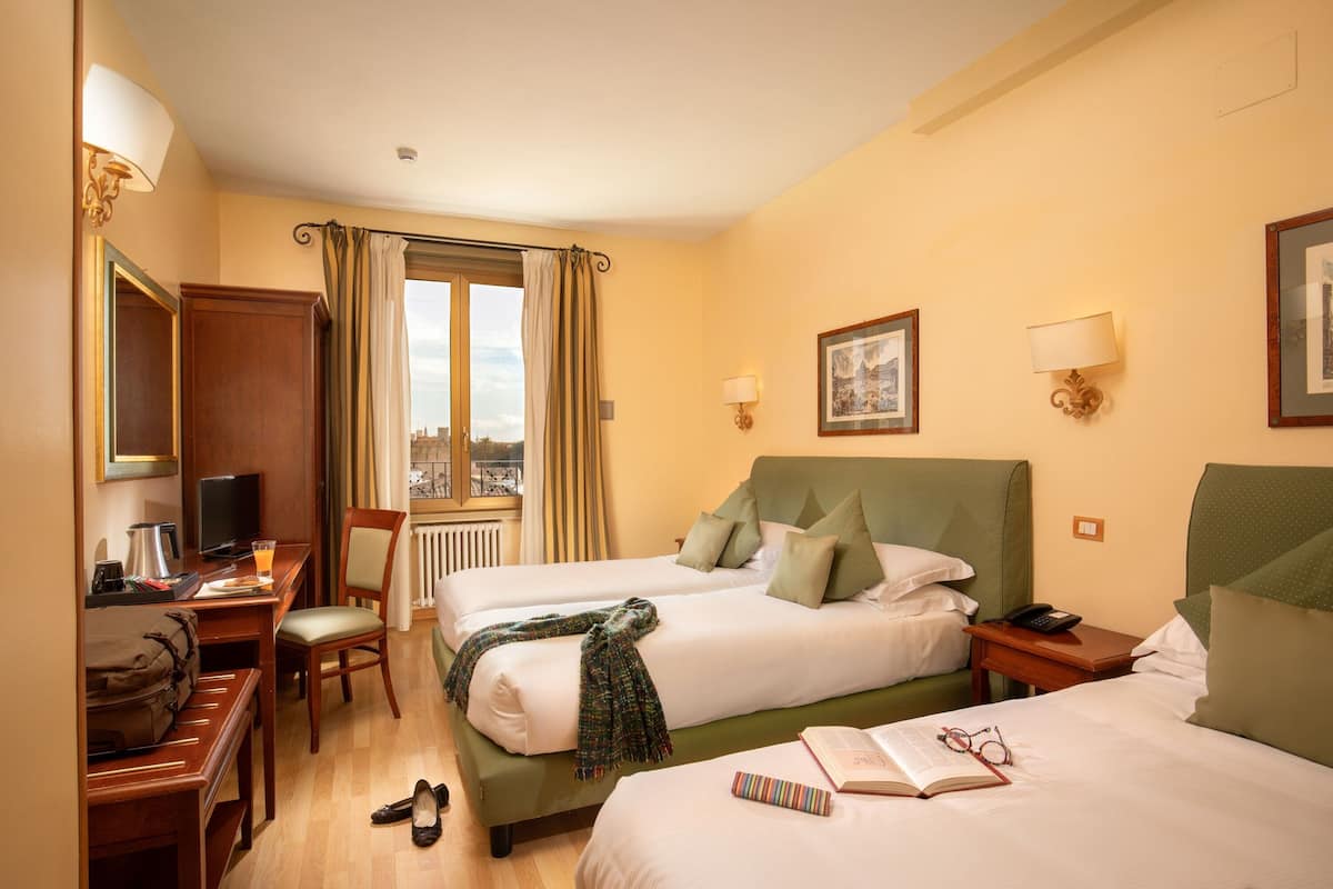 Triple Room | In-room safe, desk, cots/infant beds, free WiFi