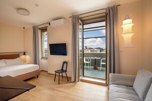 Triple Room | In-room safe, desk, cribs/infant beds, free WiFi