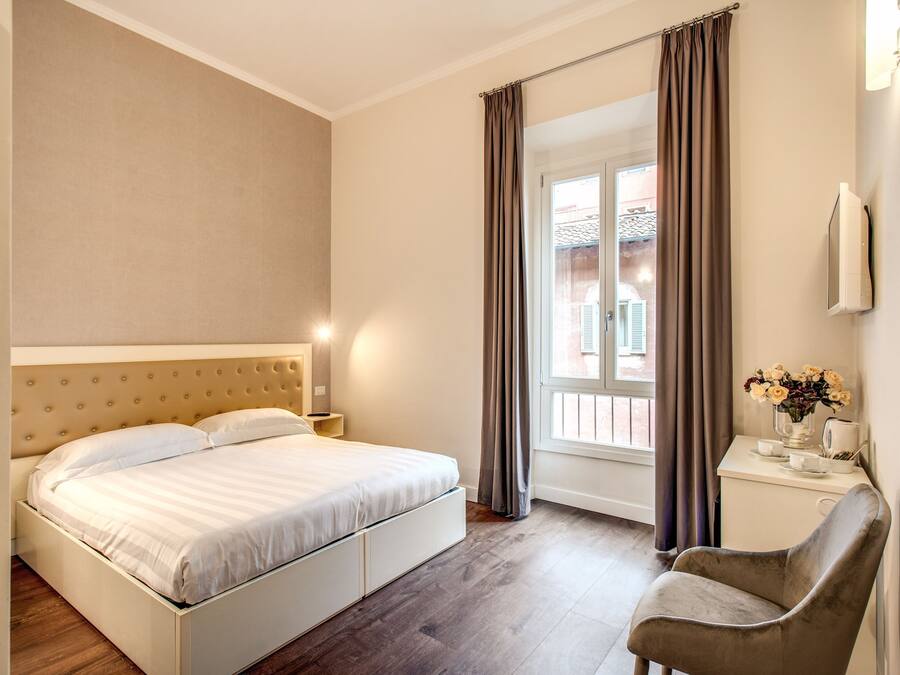 Classic Double Room | Cadar Frette Itali, peralatan tempat tidur premium, bar mini