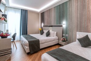 Triple Room | Premium bedding, minibar, in-room safe, desk - Hotel Memphis (Rome)
