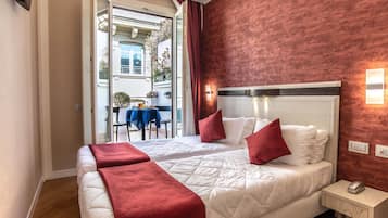 Superior kamer, 1 twee- of 2 eenpersoonsbedden, terras | Luxe beddengoed, een minibar, een kluis op de kamer, een bureau