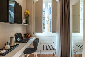 1 bedroom, premium bedding, minibar, in-room safe
