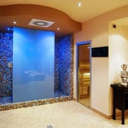 Sauna, hot tub, Turkish bath/hammam, body treatments, hot stone massages