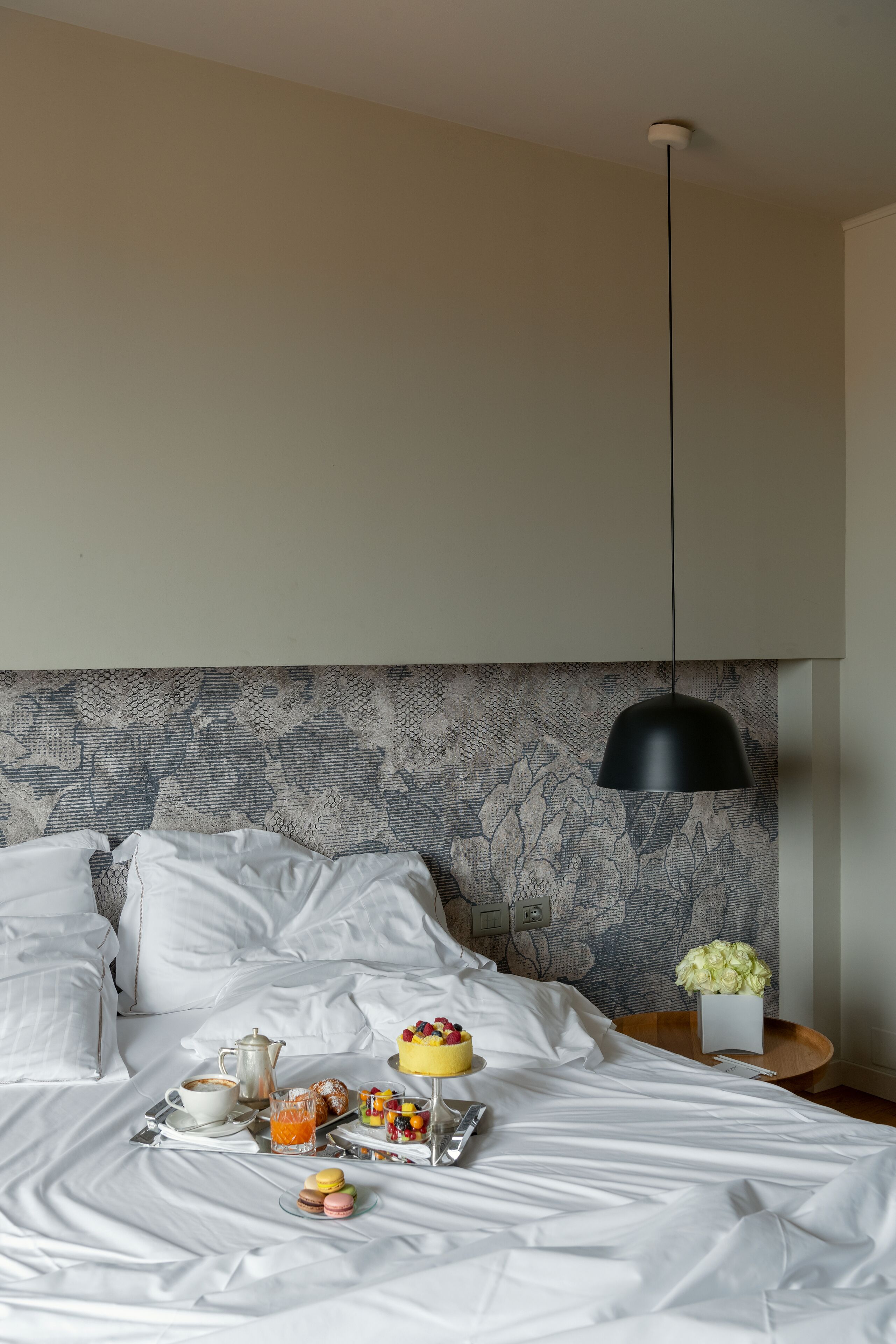 junior suite (shower) | minibar, in-room safe, desk, laptop workspace