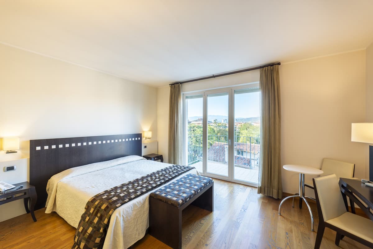 1 habitación, minibar, caja de seguridad en la habitación y escritorio