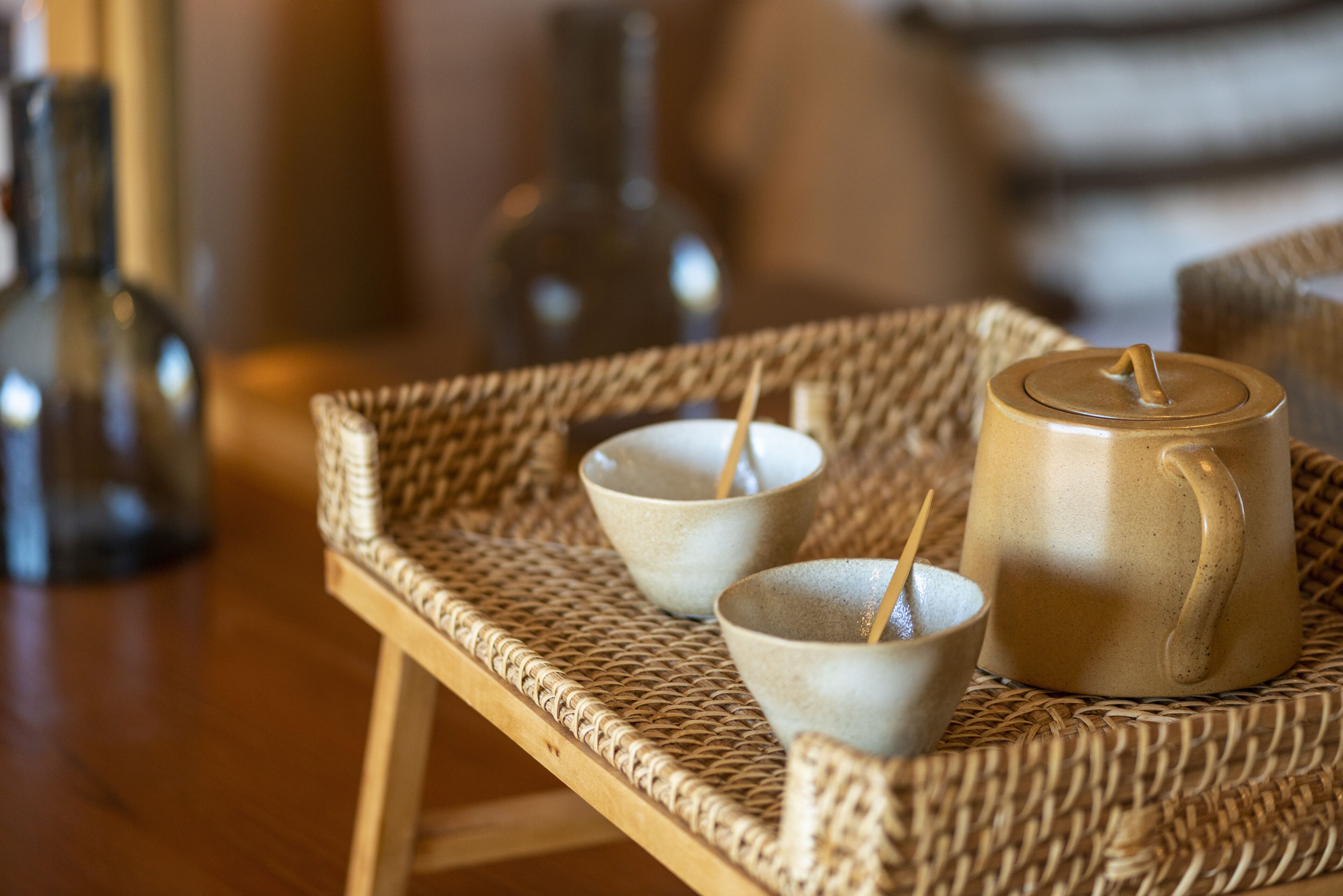 deluxe suite, hot tub | living area | 26-inch lcd tv with digital channels, tv