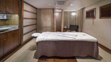Couples treatment rooms, sauna, body treatments, aromatherapy
