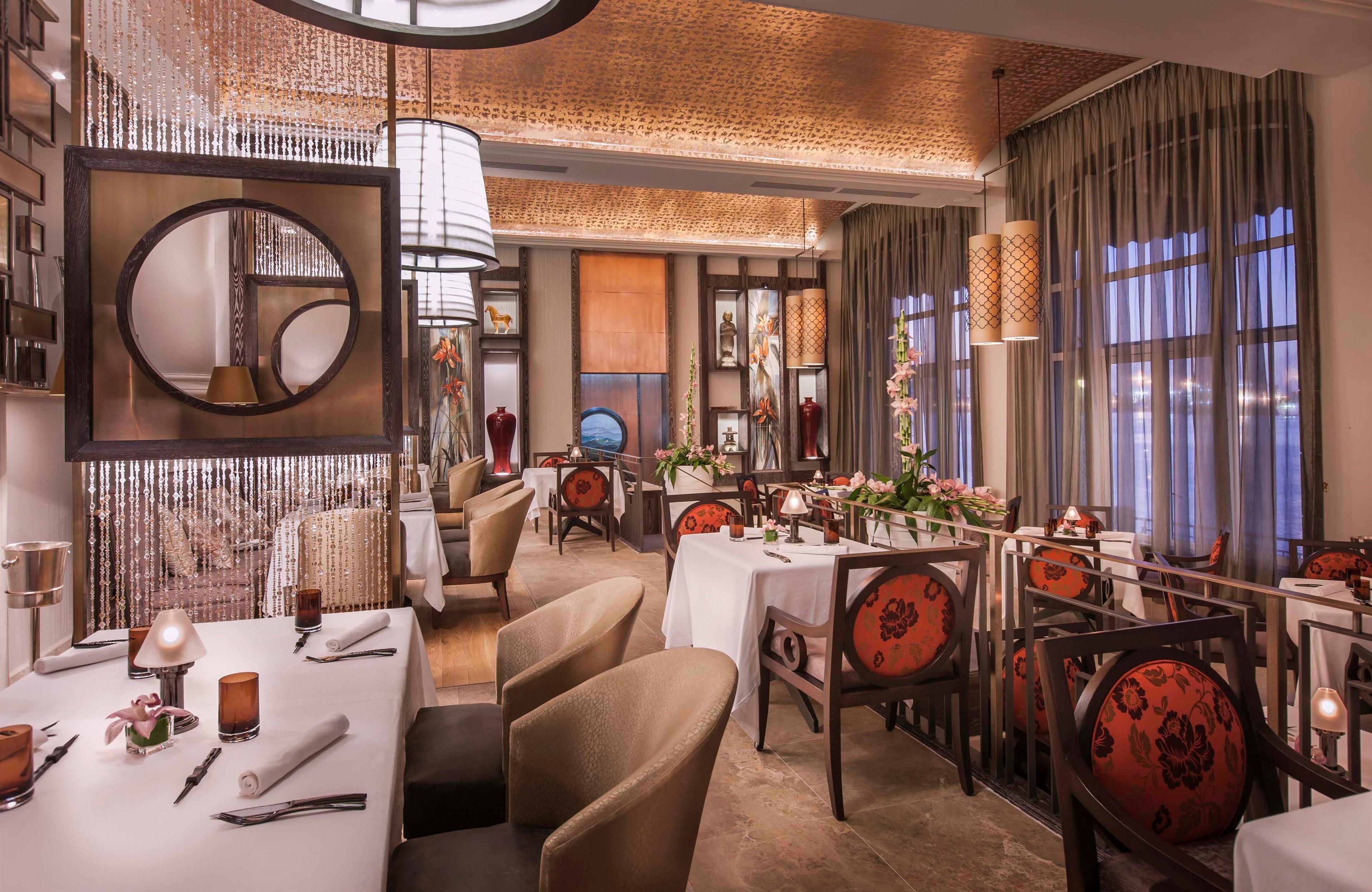 3 restaurants, breakfast, lunch, dinner served; international cuisine