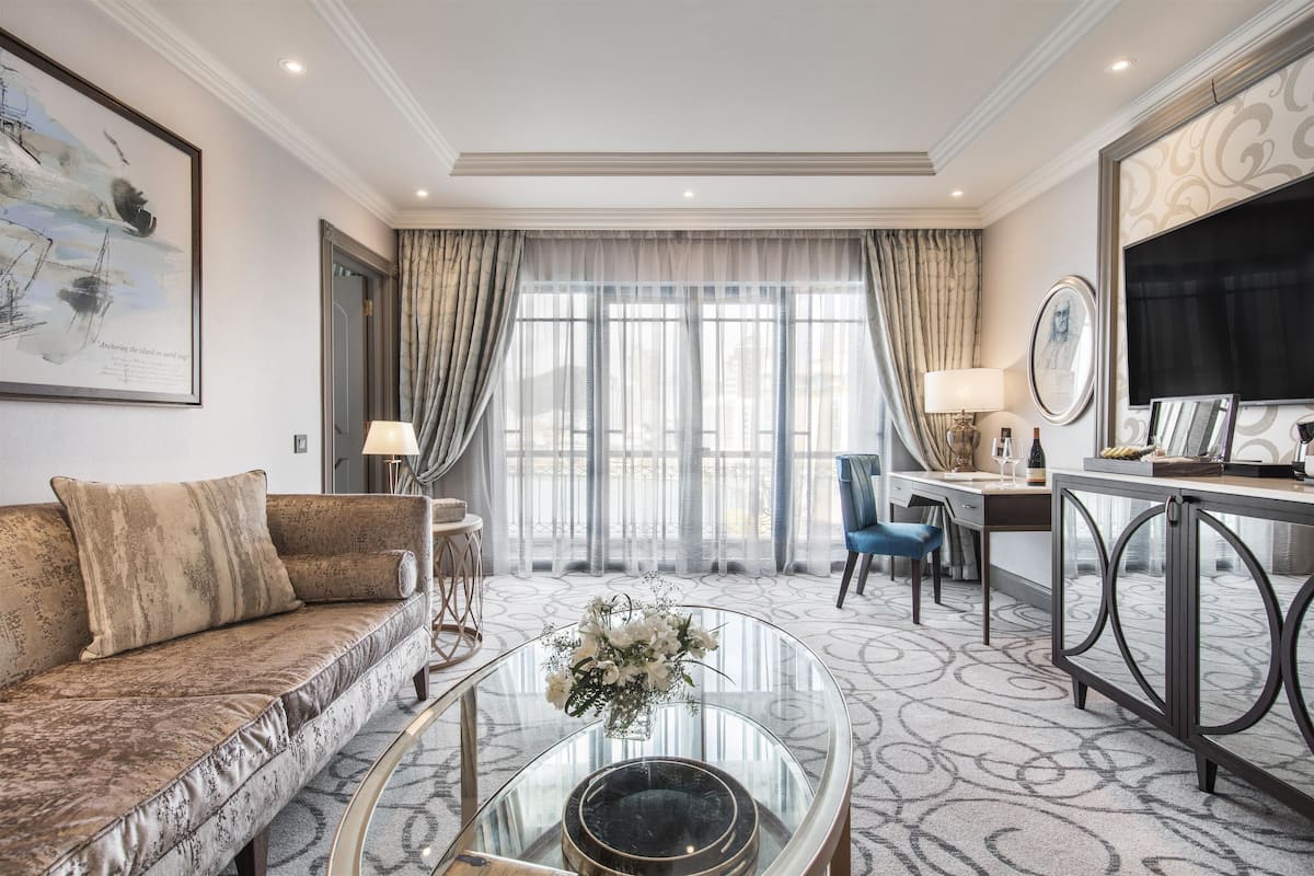 Prestige Suite | 1 bedroom, hypo-allergenic bedding, in-room safe, desk