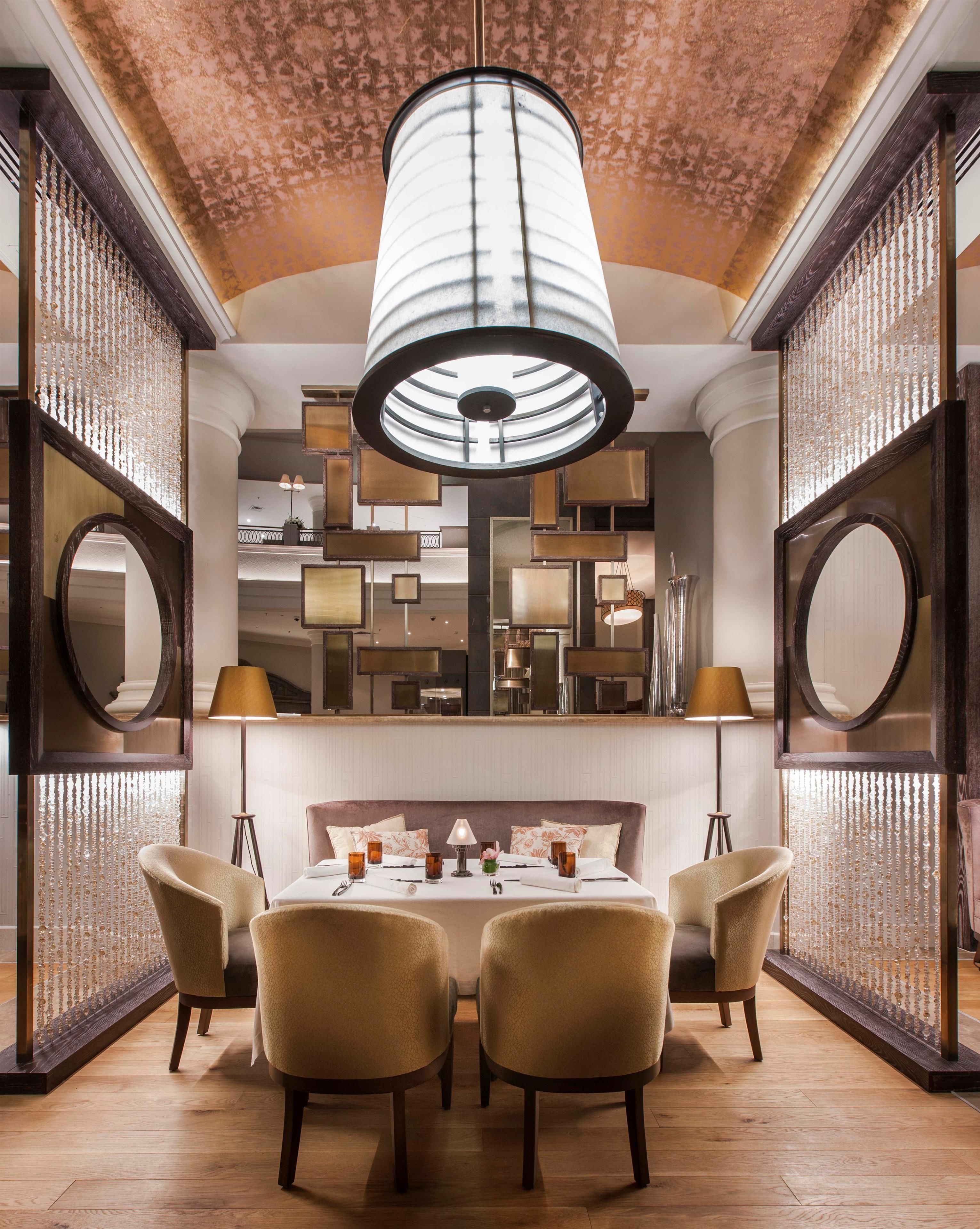 3 restaurants, breakfast, lunch, dinner served; international cuisine