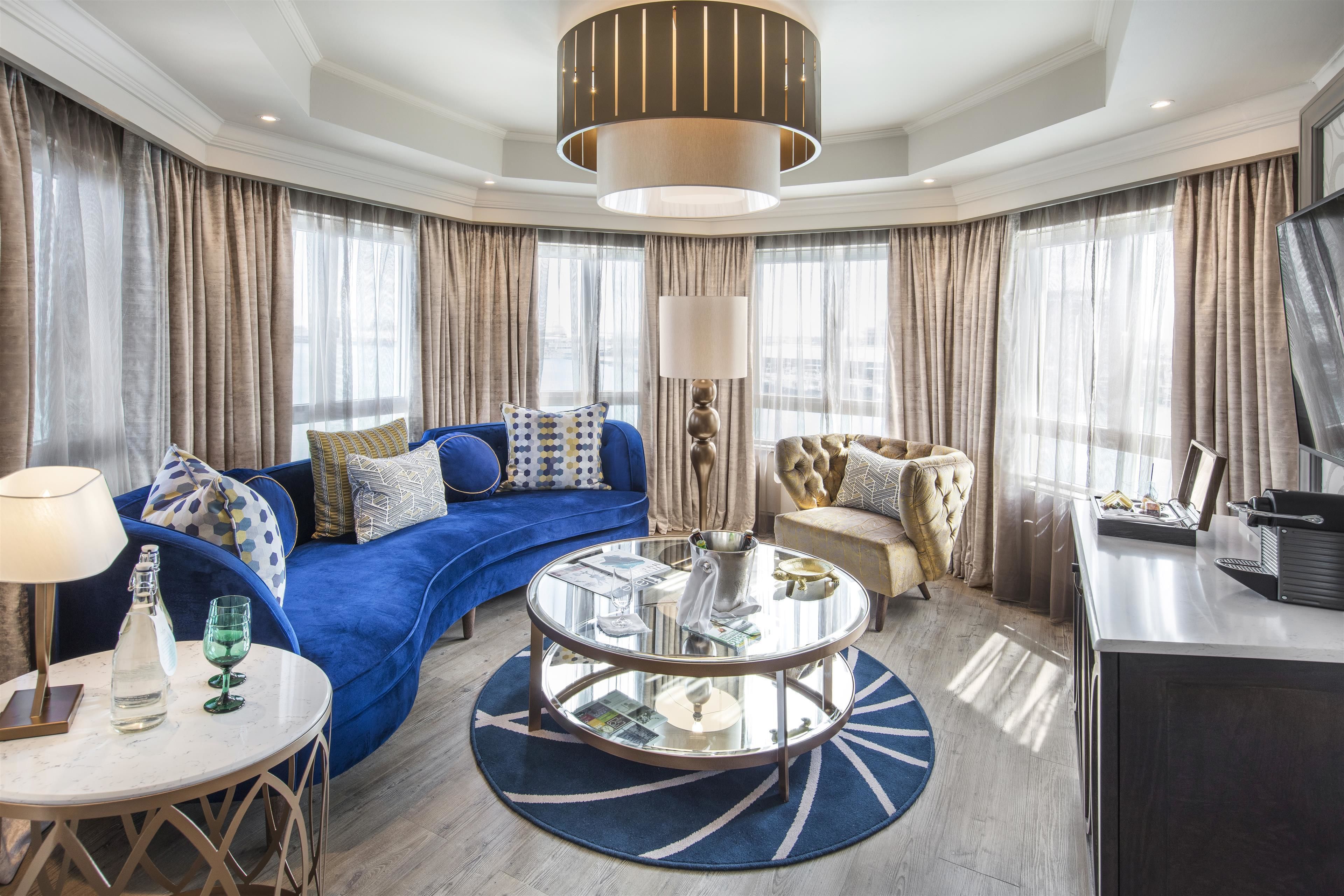 Suíte júnior | Área de estar | Smart TV 55 polegadas com canais a cabo, TV