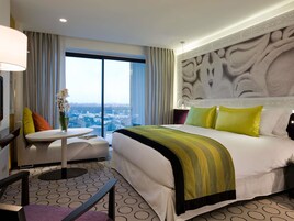 Ropa de cama de alta calidad y minibar 