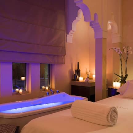 Couples treatment rooms, sauna, steam room, body treatments