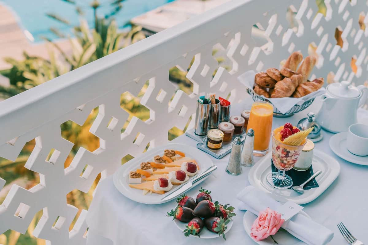 Premium bedding, minibar, in-room safe, laptop workspace