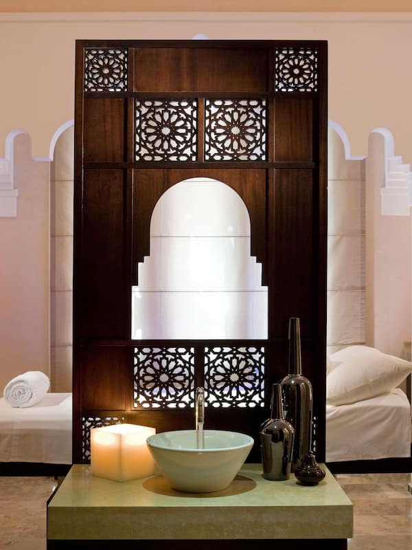 Couples treatment rooms, sauna, steam room, body treatments