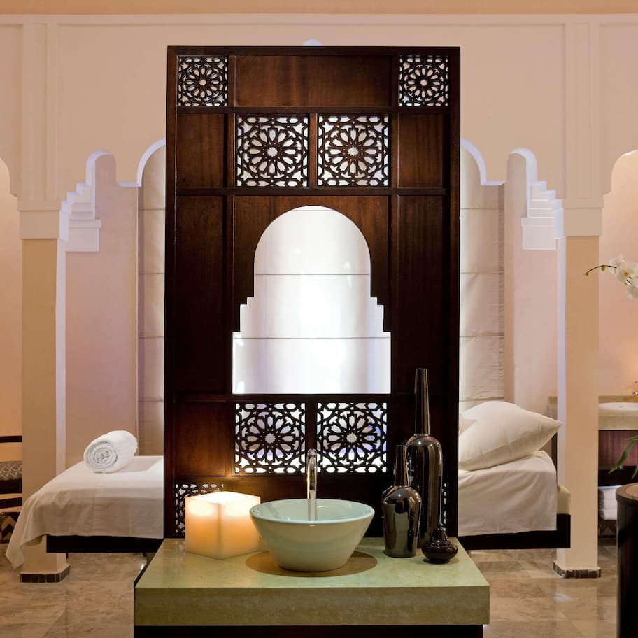 Couples treatment rooms, sauna, steam room, body treatments