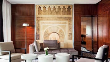 Suite Club, 1 letto king, accesso al Club Lounge (Prestige) | Biancheria da letto di alta qualità, minibar, una cassaforte in camera